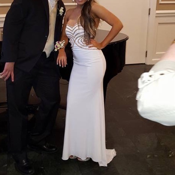 PROM DRESS - Picture 3 of 5